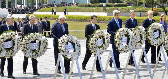 Die Auenminister der Gruppe der G7 ge...chen Atombombenabwurfs auf Hiroshima.   | Foto: dpa