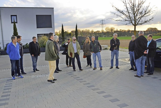 Der beantragte Carportbau beim rzteha...m Montag Anlass fr einen Ortstermin.   | Foto: Langelott