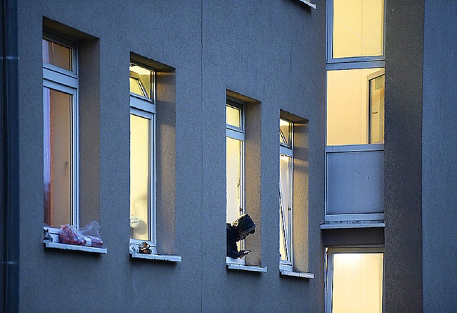 Ein Flchtling in ehemaliger Kaserne   | Foto: dpa