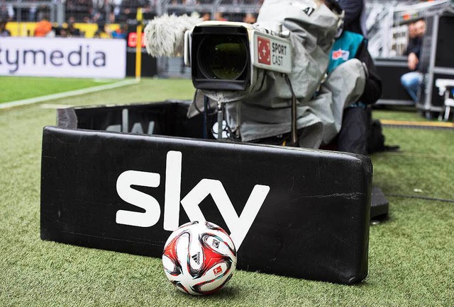 Sky-Kamera am Spielfeldrand  | Foto: dpa