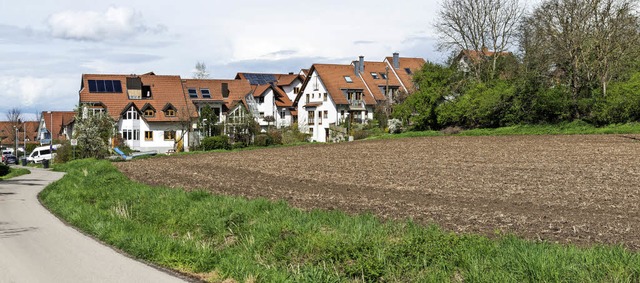 Auf dem angrenzenden Feld sollen neben...en Flchtlingswohnheime gebaut werden.  | Foto: Olaf Michel