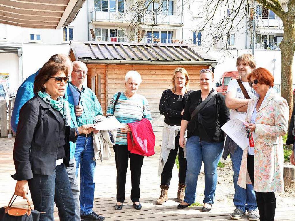 14 Stationen wurden bei der Rheinfelder Stadtteilbegehung in Oberrheinfelden mit dem Bewohnerbeirat angesteuert. Dabei wurden ber zwei Kilometer zu Fu zurckgelegt.