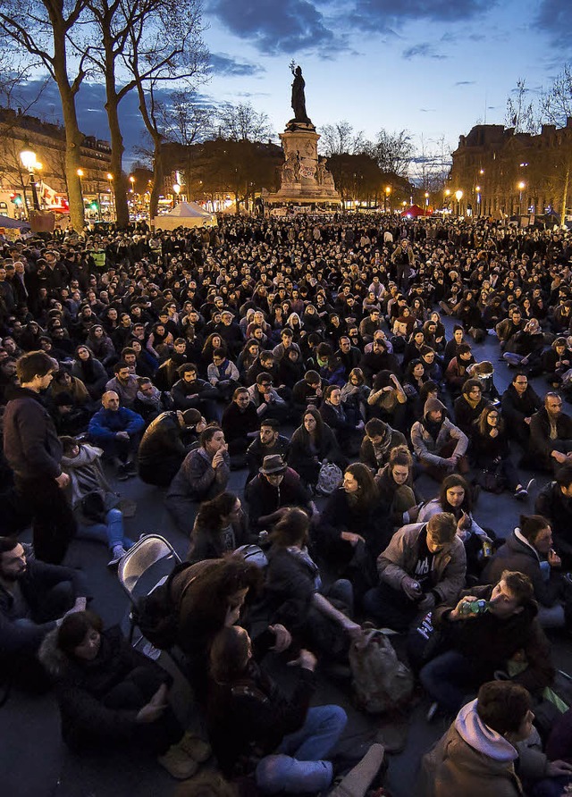 Nchtlicher Protest auf der Place de la Rpublique  | Foto: dpa