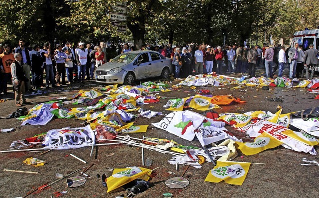 102 Menschen starben bei dem Anschlag im Oktober 2015  | Foto: dpa