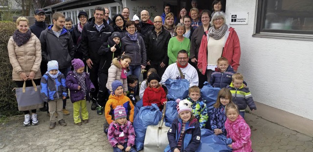 Die fleiigen Saubermnner und -frauen.  | Foto: Privat