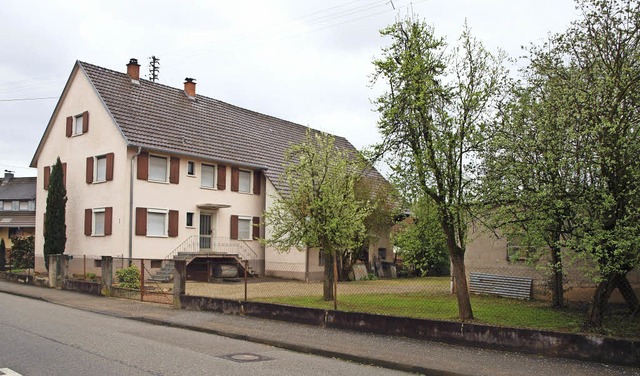 Das alte Wohngebude mit angebauter Sc...iges Mehrfamilienhaus mit Tiefgarage.   | Foto: Michael Haberer