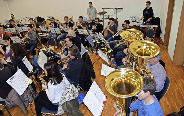 Musiker proben letzte Feinheiten fr d...Programm des Musikvereins Degerfelden.  | Foto: Sarah Nltner