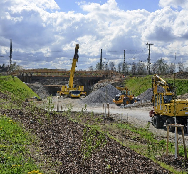 So wie stlich der Bahn bereits gesche...ie Heldelinger Strae begonnen werden.  | Foto: SENF