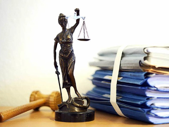 Symbolbild: Justitia im Landgericht in Duisburg  | Foto: dpa