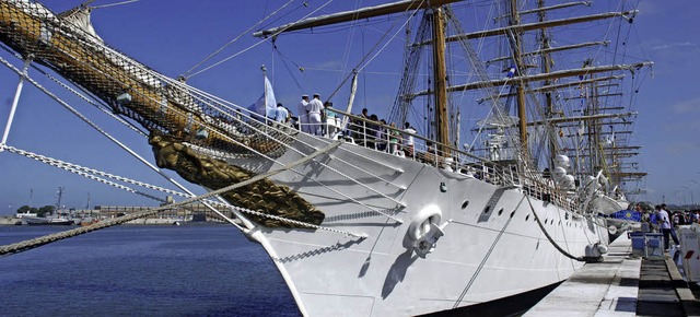 Im Streit um die argentinischen Schuld...he Marineschiff beschlagnahmen lassen.  | Foto: dpa