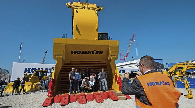 Mnner, die gerne Bagger fahren, sind hier im siebten Himmel.  | Foto: dpa