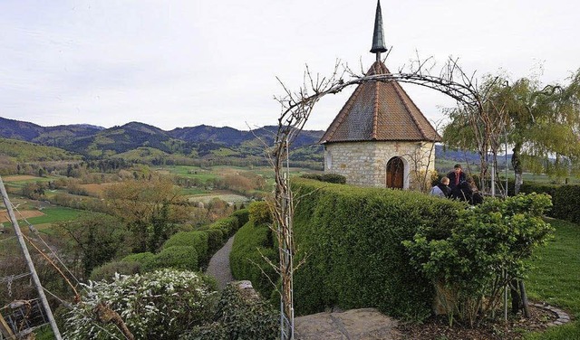 Ldt zum Verweilen ein: der lberg mit seiner Kapelle   | Foto: Anne Freyer