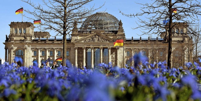 Wird knftig nicht mehr der Arbeitspla...sein: das Reichstagsgebude in Berlin   | Foto: Ralf Hirschberger (dpa)