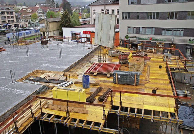 Der Neubau der Beck-Arkaden schreitet ...fnung soll noch vor Weihnachten sein.   | Foto: Hildegard Siebold