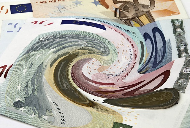 Was tun mit den angesparten Euro? Eine... Frage angesichts des geringen Zinses.  | Foto: PIT24 (Fotolia.Com)