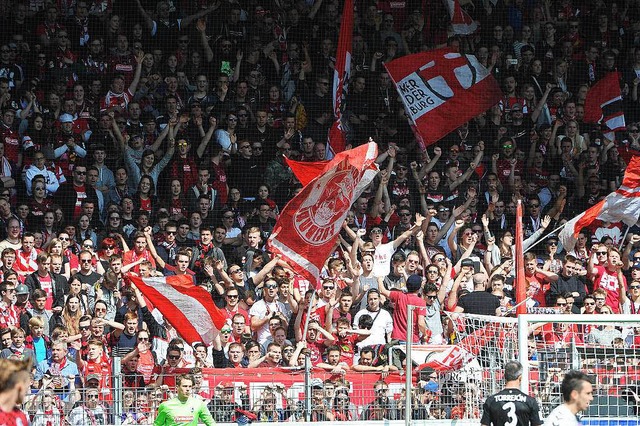 Die Freiburg-Fans knnten schon nchst...im Stadion, sondern vor dem Fernseher.  | Foto: Achim Keller