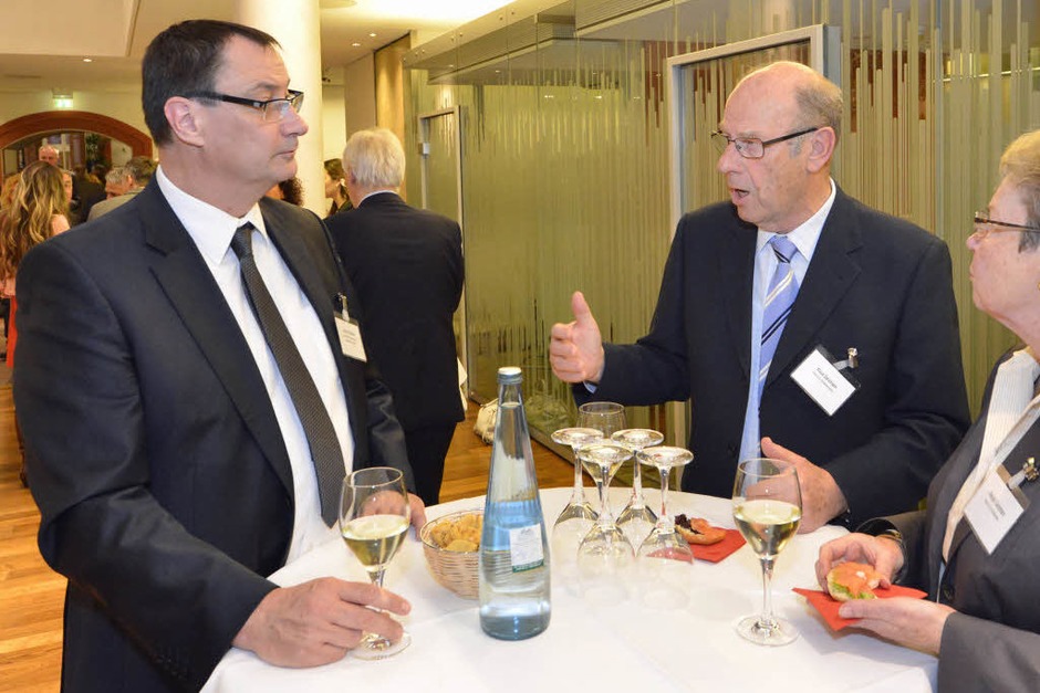 Musik, Essen und kühle Getränke nach der Preisverleihung. In den zehn Jahren seines Bestehens haben die Teilnehmer des Wettbewerbs Jobmotor der Badischen Zeitung und ihrer Partner 12 023 neue Stellen geschaffen. (Foto: Michael Bamberger) Musik, Essen und kühle Getränke nach der Preisverleihung. In den zehn Jahren seines Bestehens haben die Teilnehmer des Wettbewerbs Jobmotor der Badischen Zeitung und ihrer Partner 12 023 neue Stellen geschaffen. (Foto: Michael Bamberger)