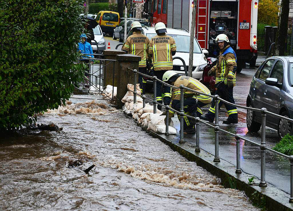 Dreisam Und Bäche Stiegen Nach Starkem Dauerregen Zu Hochwasser An ...