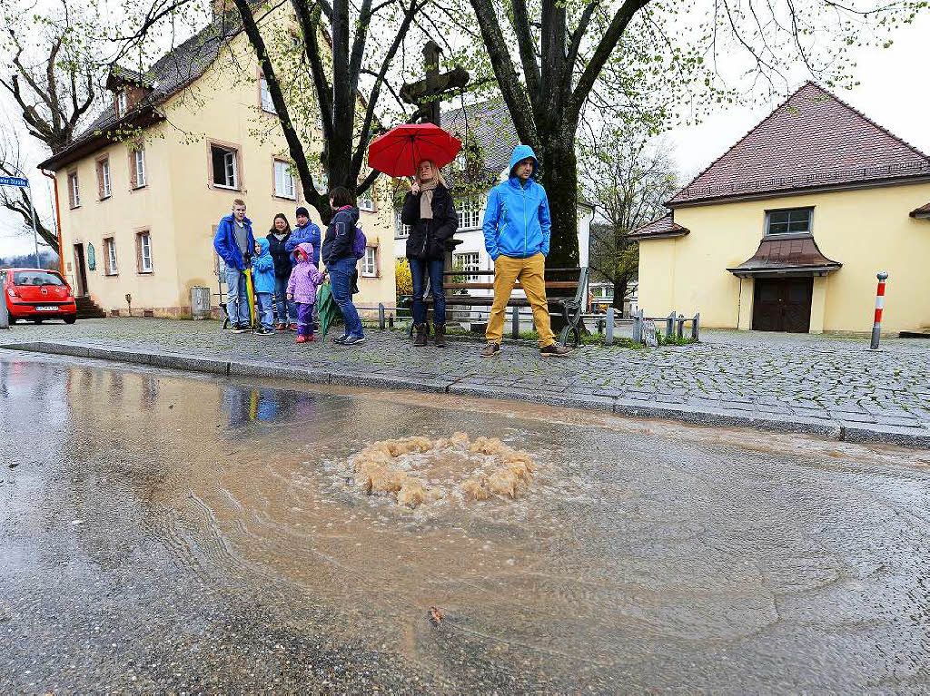 In Littenweiler wird die Sonnenbergstrae am Sonntag zum Fluss