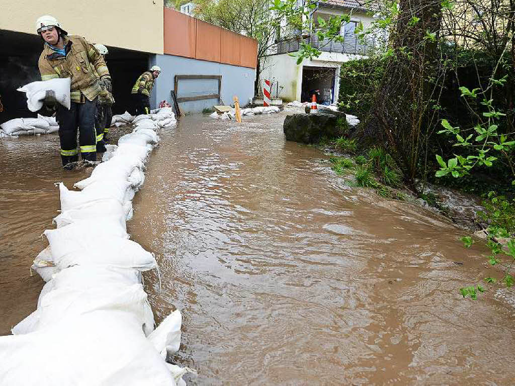 In Littenweiler wird die Sonnenbergstrae am Sonntag zum Fluss