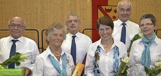 Walter Gerber (ganz links) wurde fr 5...Alfred Buderer und Gabi Bhler geehrt.  | Foto: Sommer