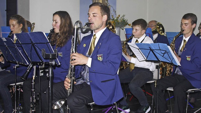 Ungewohnte Akustik: Die Haltinger Musi... in der Kirche St. Maria gut zurecht.   | Foto: Siemann