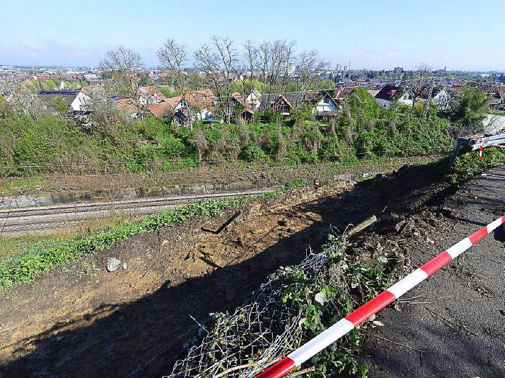 Blick auf die Rheintalstrecke – der Bahnverkehr war bis Dienstagmittag beeinträchtigt. Blick auf die Rheintalstrecke – der Bahnverkehr war bis Dienstagmittag beeinträchtigt.