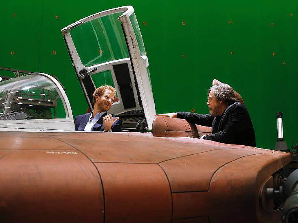 Harry mit Luke Skywalker (Mark Hamill) in einem A-Wing