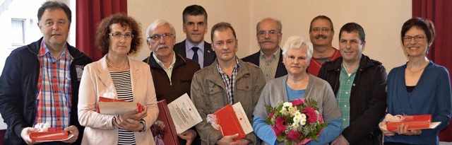 Fr hufiges Blutspenden durch Windens...k (50) und Brigitte Herr (von links).   | Foto: Nikolaus Bayer