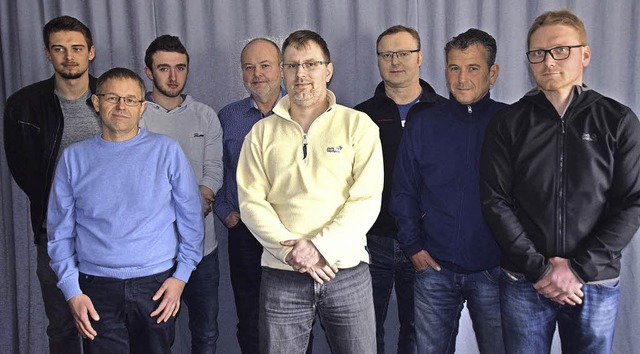 Der teilweise neu gewhlte Vorstand de...Manfred Gpfrich (Vierter von links).   | Foto: Hubert Bleyer
