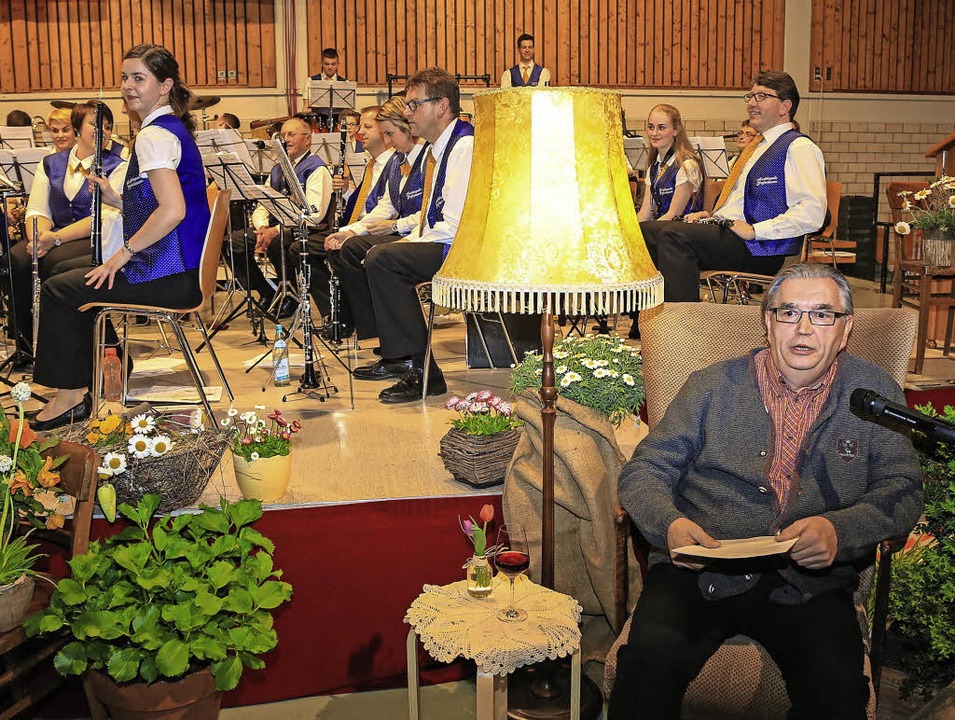 Hans Burg erzhlt die Geschichte von G...fenhausener Kapelle das Stck spielt.   | Foto: Sandra Decoux-Kone