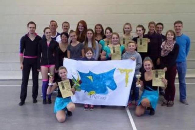 Wie eine Freiburgerin ihren Tanz-Kids ein Turnier mit Weihnachtskarten finanzieren will