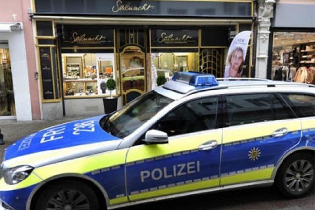 Bewaffneter Raubberfall auf Juweliergeschft in der Rathausgasse in Freiburg - Tter auf der Flucht