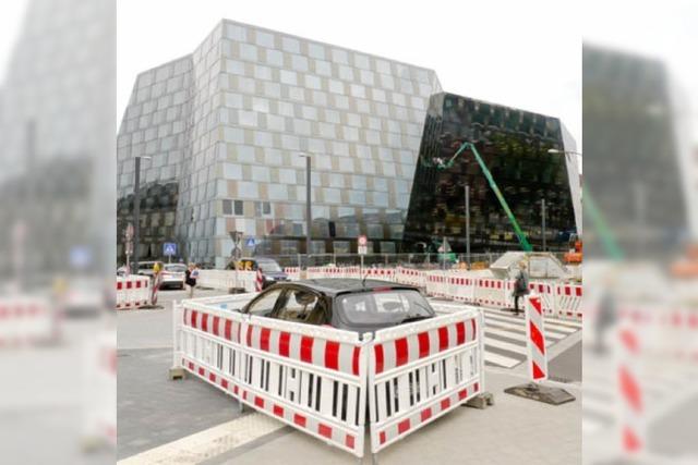 Super-Trick: Freiburgs kreativster Autofahrer parkt direkt an der Baustelle