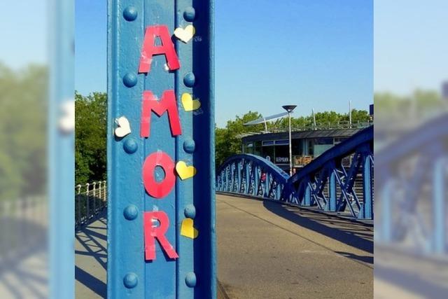 Amor(e) auf der Wiwili-Brcke