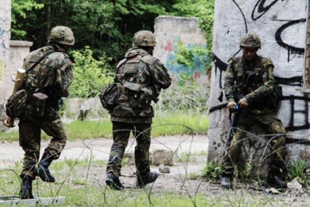 Mit Sturmgewehr und Handgranate: Elf Franzosen haben bei Hartheim Krieg gespielt