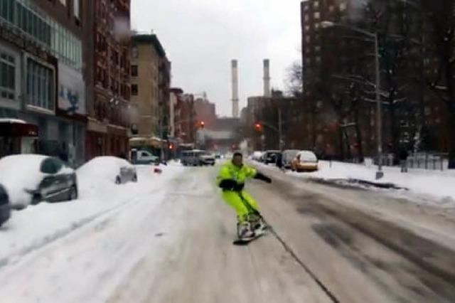 Video: Auf dem Snowboard durch die Straßen von New York