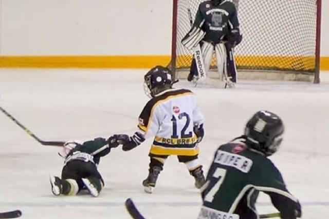Video: Diese 4-jährige Eishockeyspielerin sollte Vorbild eines jeden Sportlers sein