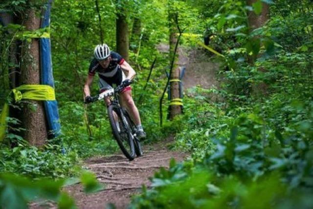 Mountainbiker fordern im Landtag Abschaffung der Zwei-Meter-Regel