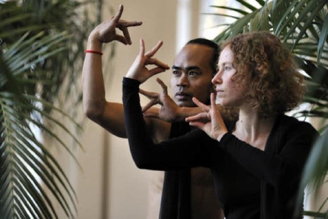 Die Musik spren: Der Choreograf Eko Supriyanto und die Gehrlose Lua Leirner im Theater Freiburg