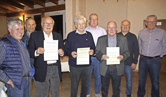 Ehrungen: Karl Huberle (von links), Ri... fr 25 Jahre im Verein ausgezeichnet.  | Foto: Ilona Hge