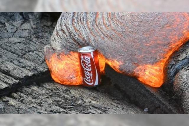 Video: Lava frisst Cola-Dosen auf