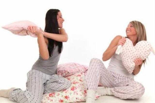 Mittwoch: Pyjama-Party mit Kissenschlacht in der StuSie