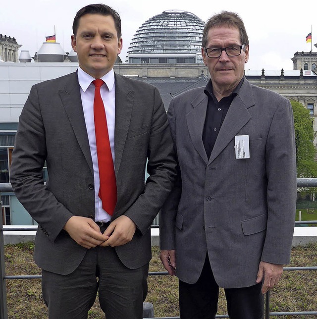 Theo Feist (rechts) mit MdB Johannes Fechner in Berlin   | Foto: Privat