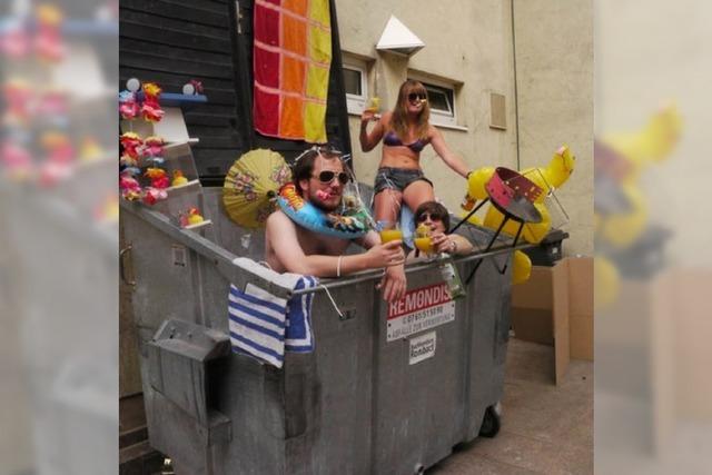 Warum diese jungen Menschen in einer Mülltonne eine Poolparty feiern