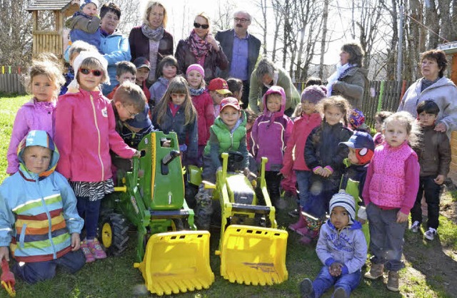 Tolle neue Fahrzeuge haben die Kinderg...pende der Frauengemeinschaft Husern.   | Foto: Sebastian Barthmes