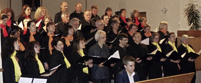 Der Rejoice Chor bei seinem Konzert in Wolfenweiler   | Foto: Heinz Schnberger
