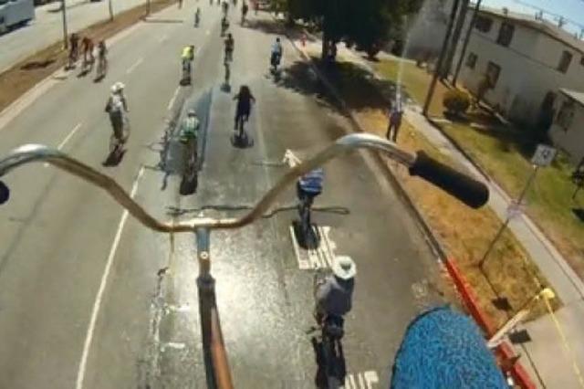 Video: Das ist die Aussicht von einem viereinhalb Meter hohen Fahrrad