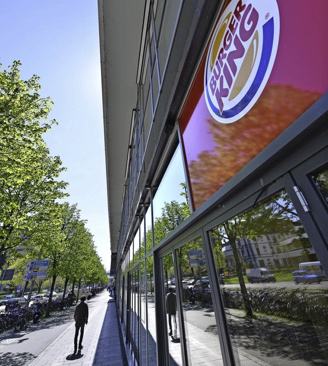 Den Anfang der Bahnhofsachse an der Bi...markiert nun eine Burger-King-Filiale.  | Foto: Michael Bamberger