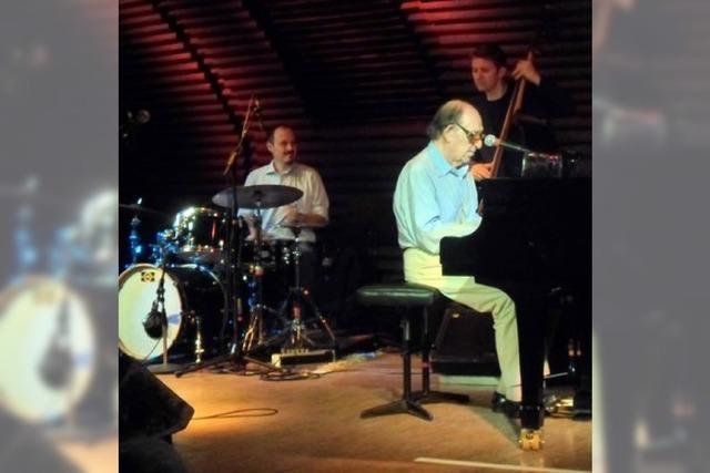 Hier regieren Jazz und Swing: Das Paul Kuhn Trio im Jazzhaus